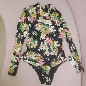 Ripcurl Long Sleeve Surf Suit -XL Black  With Tropical Print
